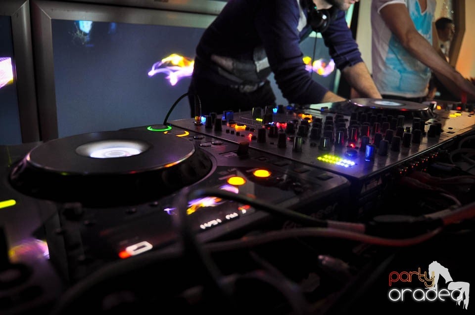 Petrecere cu DJ Mahony în Heat, 