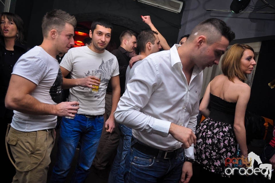 Petrecere cu DJ Mahony în Heat, 