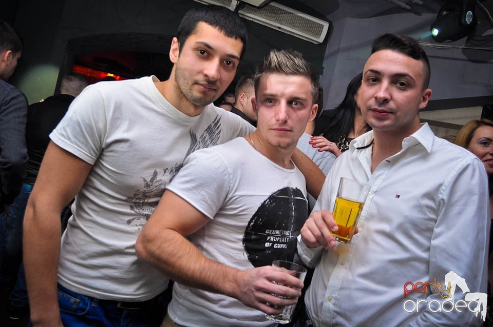 Petrecere cu DJ Mahony în Heat, 