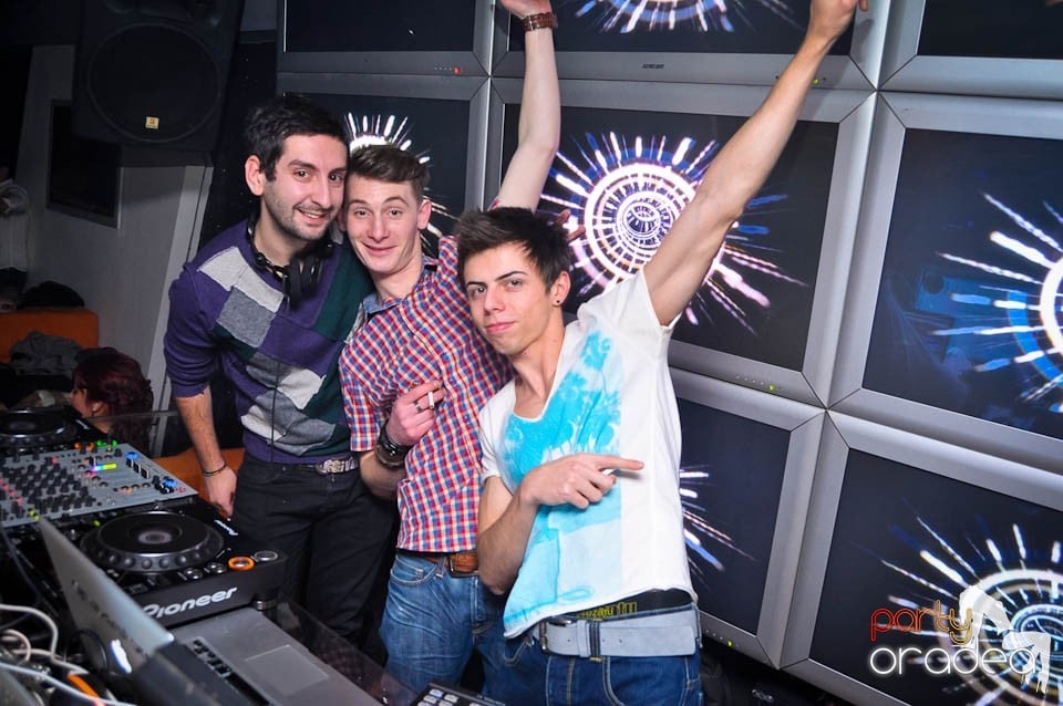 Petrecere cu DJ Mahony în Heat, 