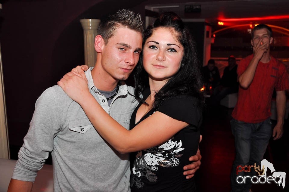 Petrecere cu muzică live în Atti's, 