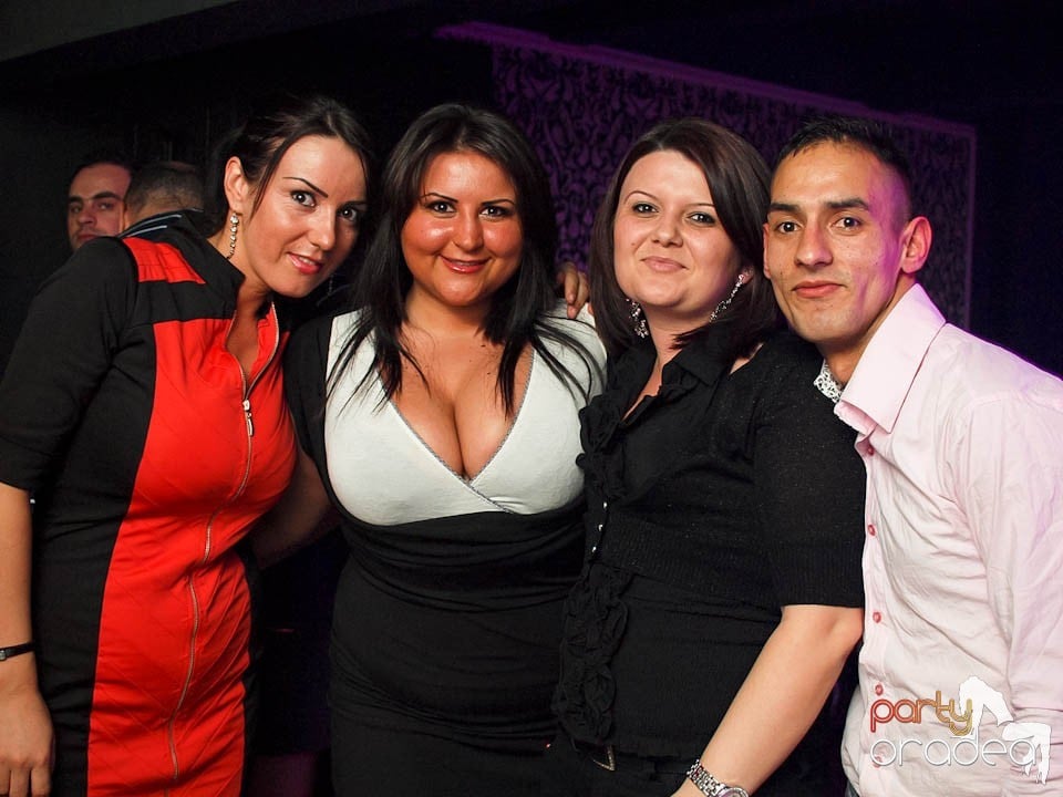 Petrecere cu muzică live în Club Life, 