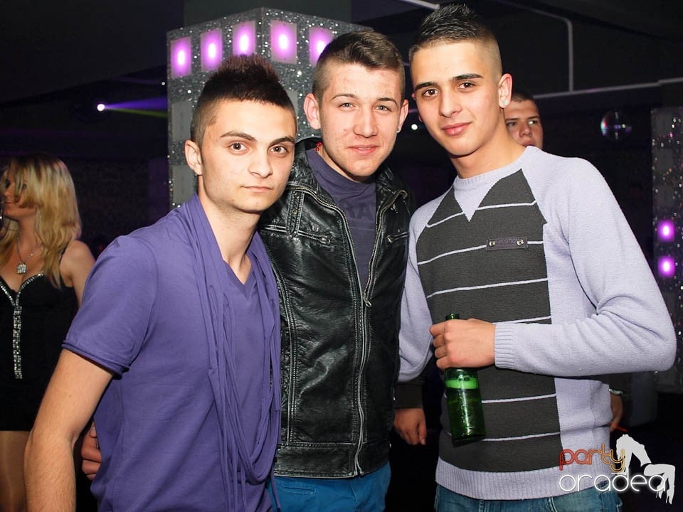 Petrecere cu muzică live în Club Life, 