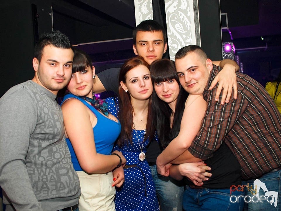 Petrecere cu muzică live în Club Life, 