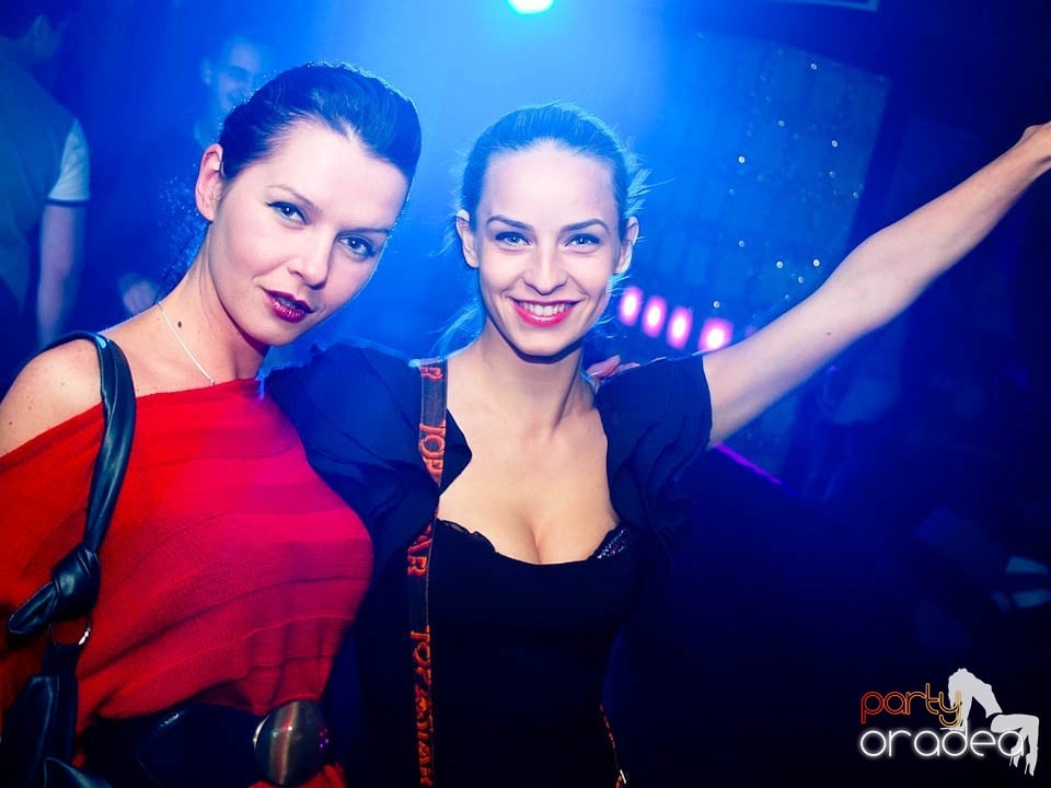 Petrecere cu muzică live în Club Life, 