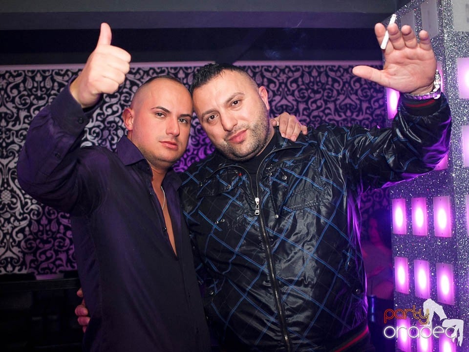 Petrecere cu muzică live în Club Life, 