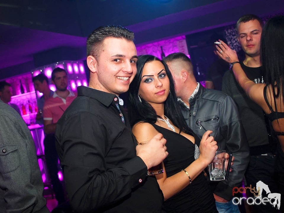 Petrecere cu muzică live în Club Life, 