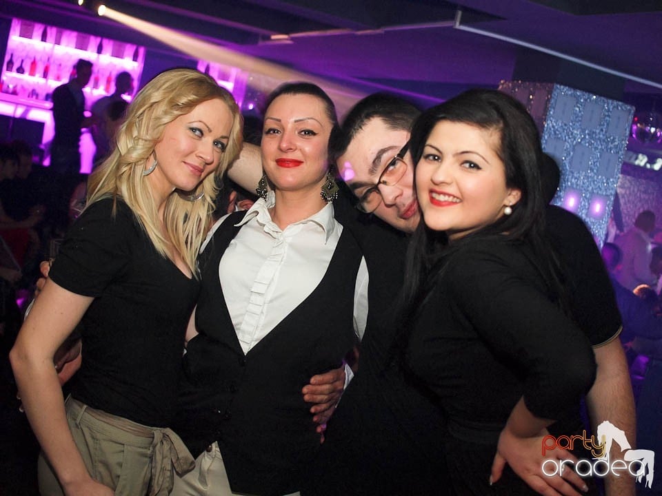 Petrecere cu muzică live în Club Life, 