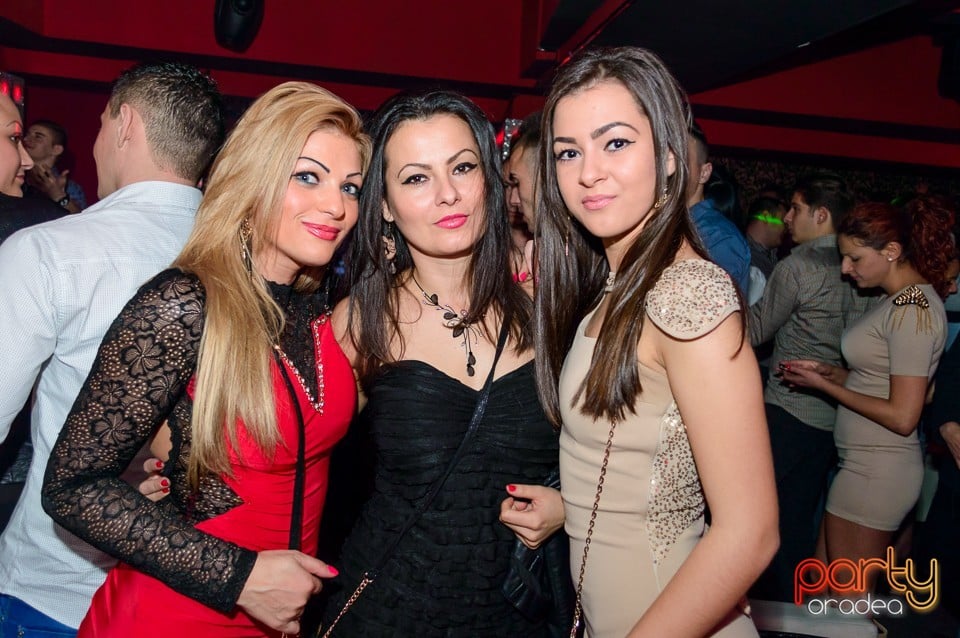 Petrecere cu muzică live în Club Life, 