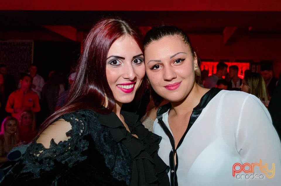 Petrecere cu muzică live în Club Life, 