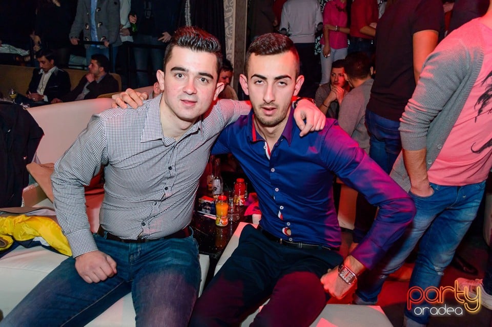 Petrecere cu muzică live în Club Life, 