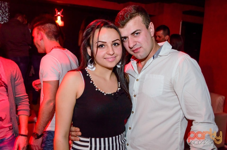 Petrecere cu muzică live în Club Life, 