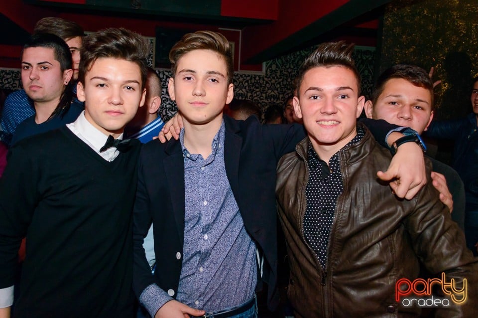 Petrecere cu muzică live în Club Life, 