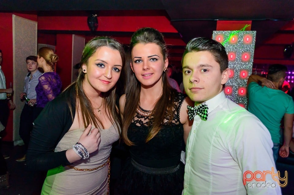 Petrecere cu muzică live în Club Life, 