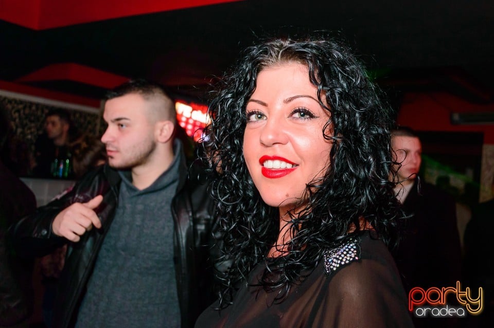 Petrecere cu muzică live în Club Life, 