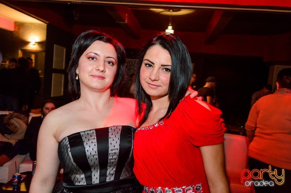 Petrecere cu muzică live în Club Life, 