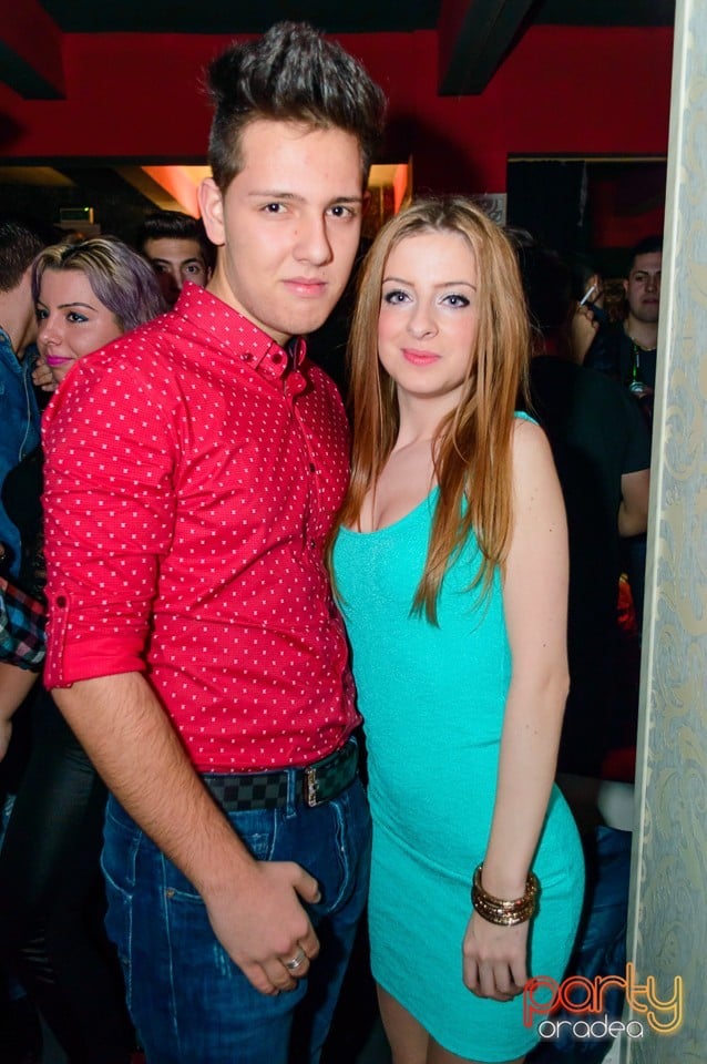 Petrecere cu muzică live în Club Life, 