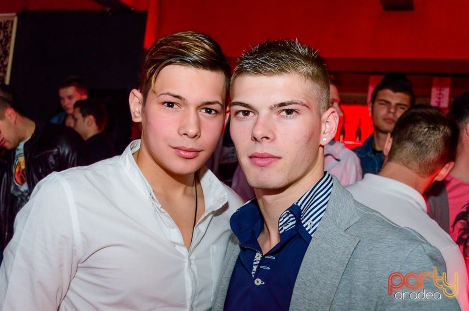 Petrecere cu muzică live în Club Life, 