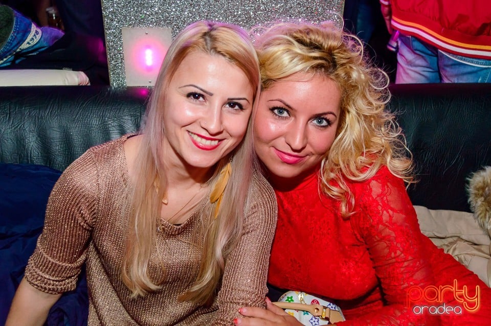 Petrecere cu muzică live în Club Life, 