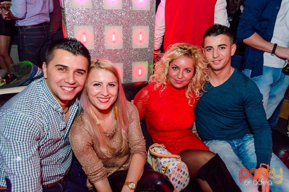 Petrecere cu muzică live în Club Life, 