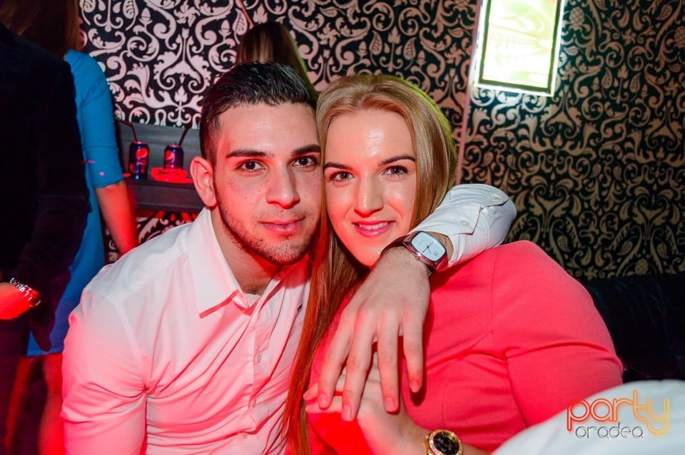 Petrecere cu muzică live în Club Life, 