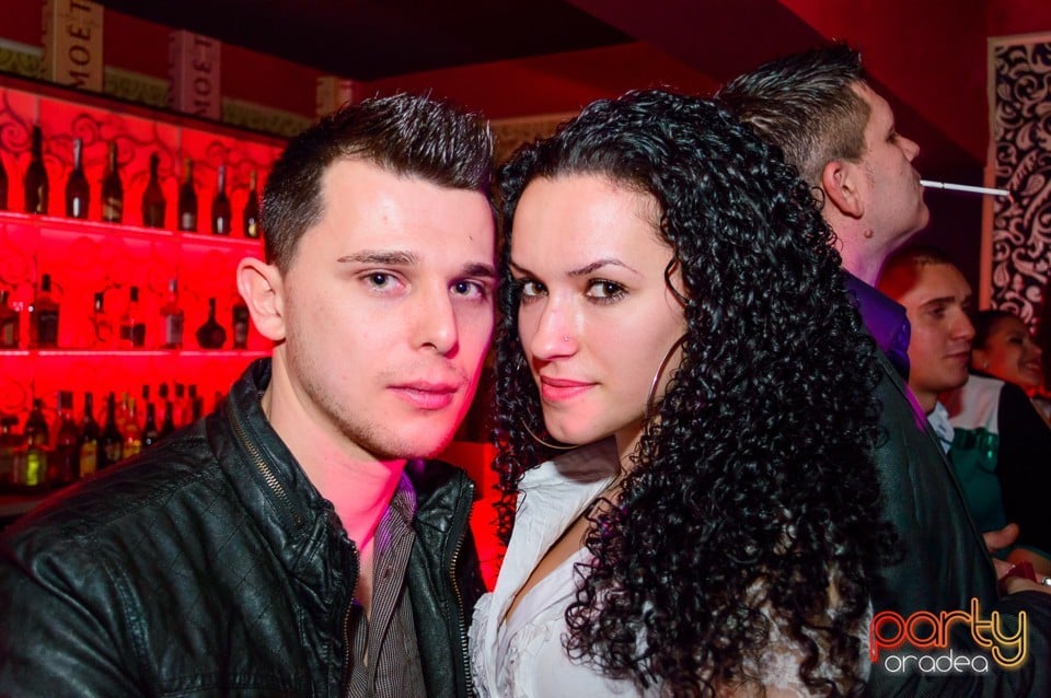 Petrecere cu muzică live în Club Life, 