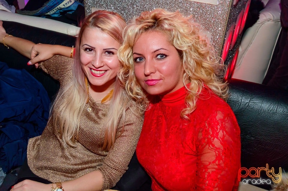 Petrecere cu muzică live în Club Life, 