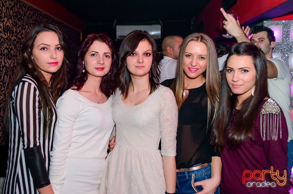 Petrecere cu muzică live în Club Life, 
