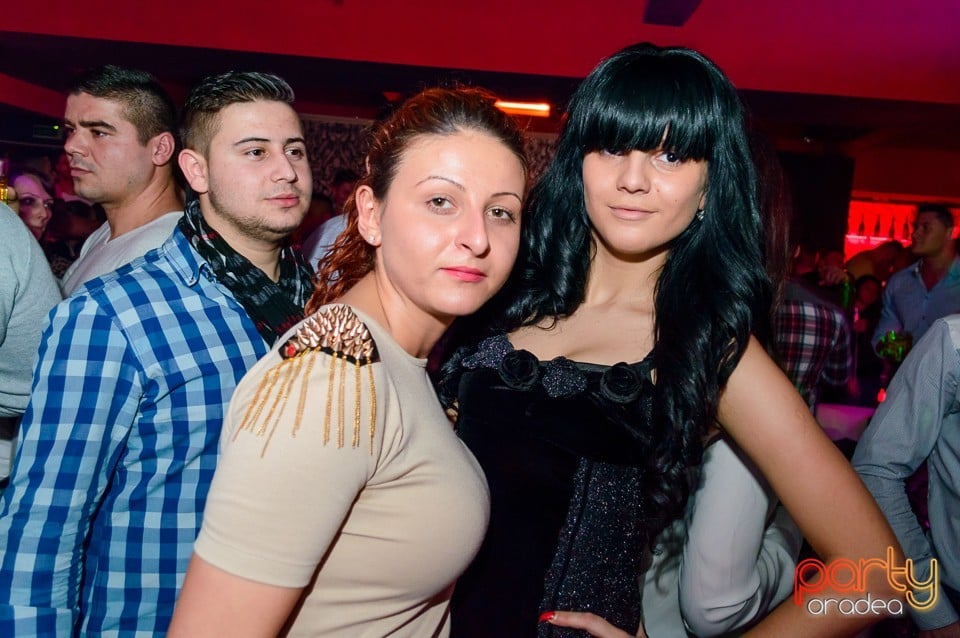 Petrecere cu muzică live în Club Life, 