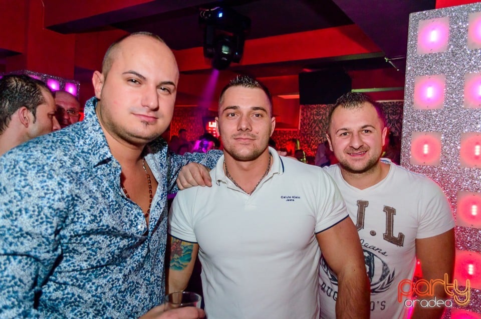 Petrecere cu muzică live în Club Life, 