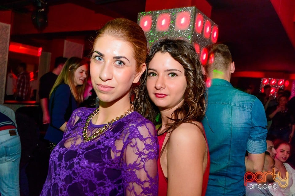 Petrecere cu muzică live în Club Life, 