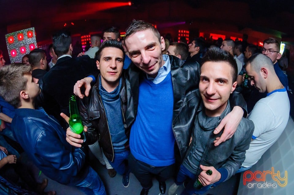 Petrecere cu muzică live în Club Life, 