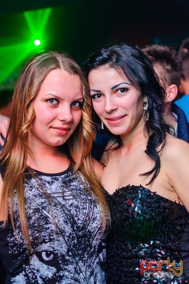 Petrecere cu muzică live în Club Life, 