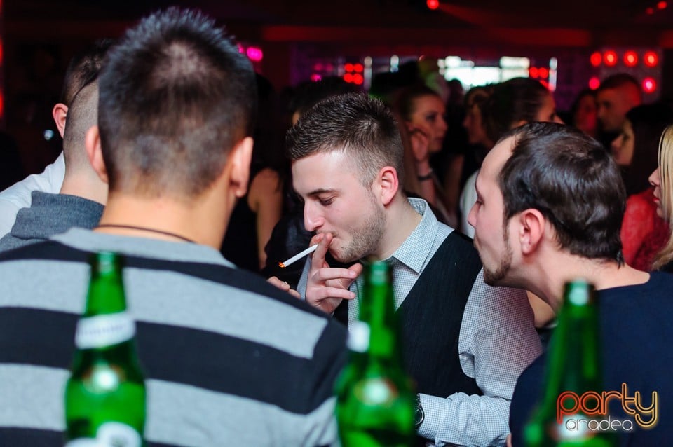 Petrecere cu muzică live în Club Life, 