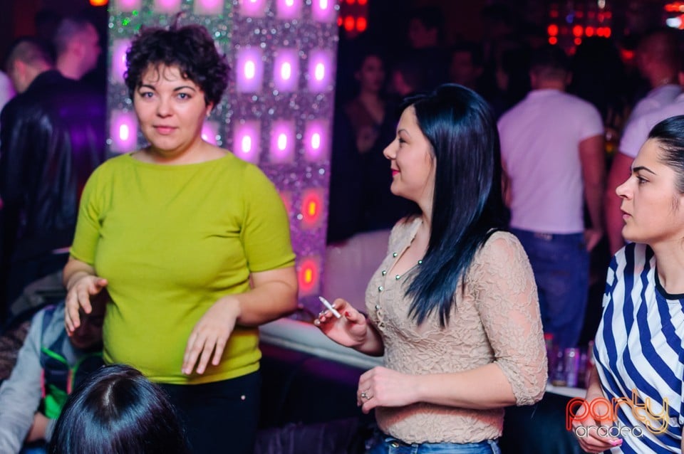 Petrecere cu muzică live în Club Life, 