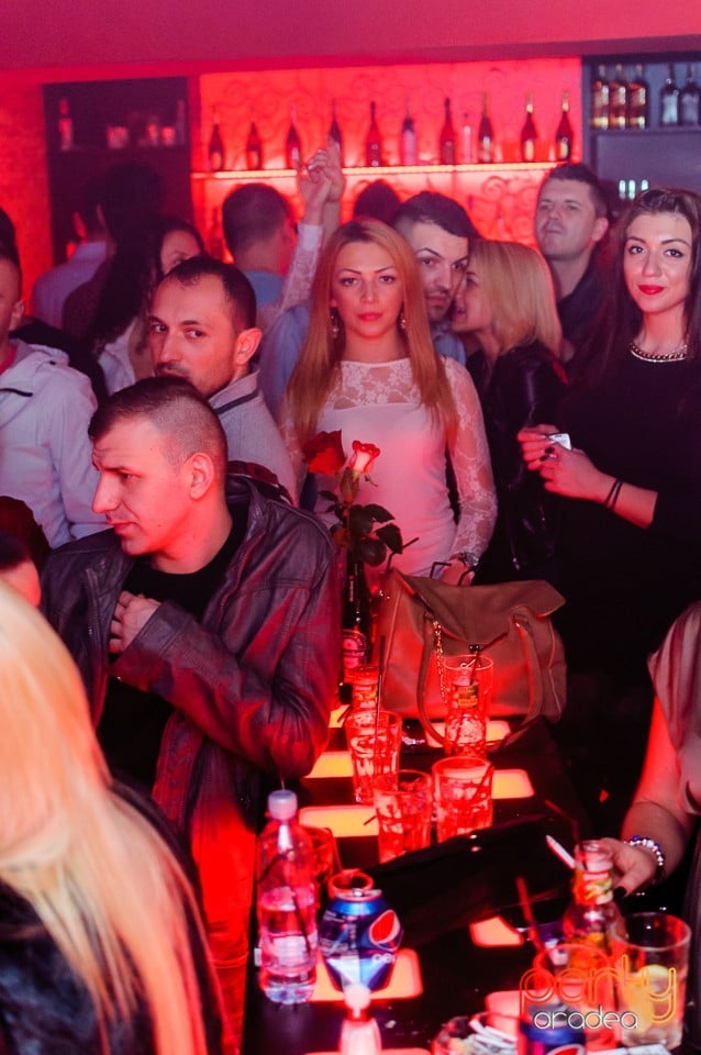 Petrecere cu muzică live în Club Life, 