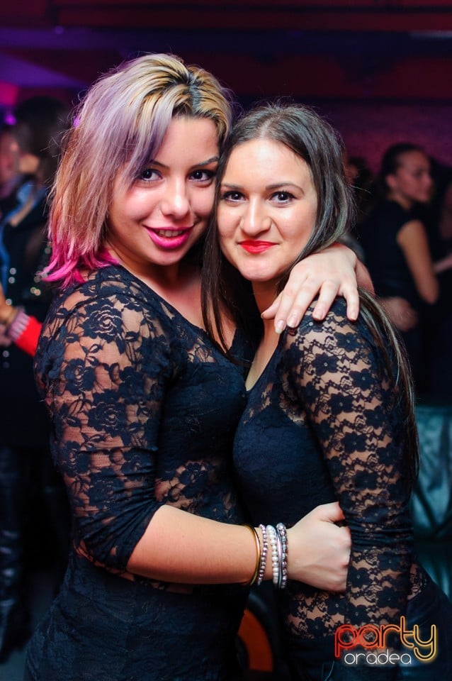 Petrecere cu muzică live în Club Life, 