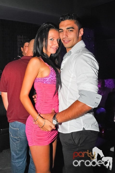 Petrecere cu muzică live în Club Life, 