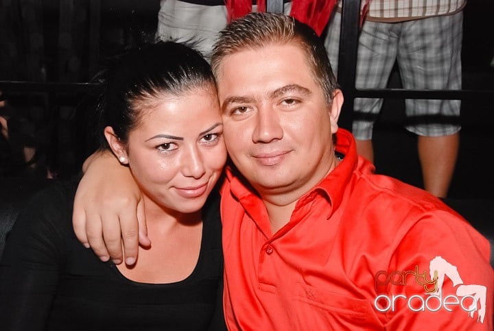 Petrecere cu muzică live în Club Life, 