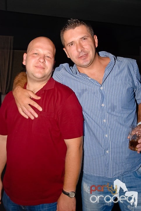 Petrecere cu muzică live în Club Life, 