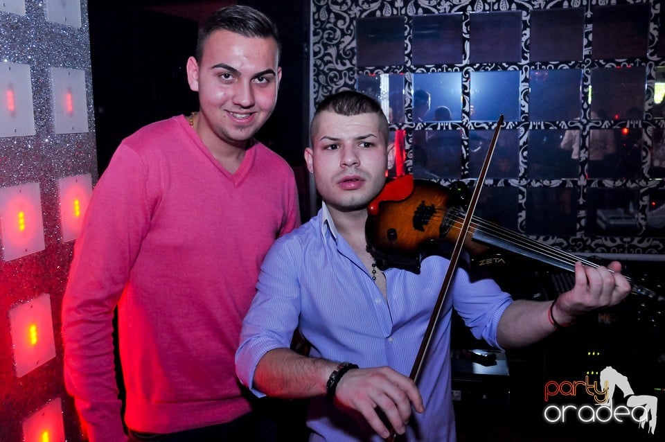 Petrecere de Crăciun în Club Life, 