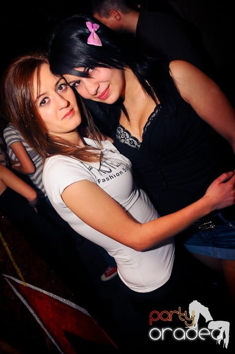 Petrecere de Moş Nicolae, Gekko-Bánya