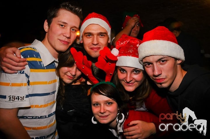 Petrecere de Moş Nicolae, Gekko-Bánya