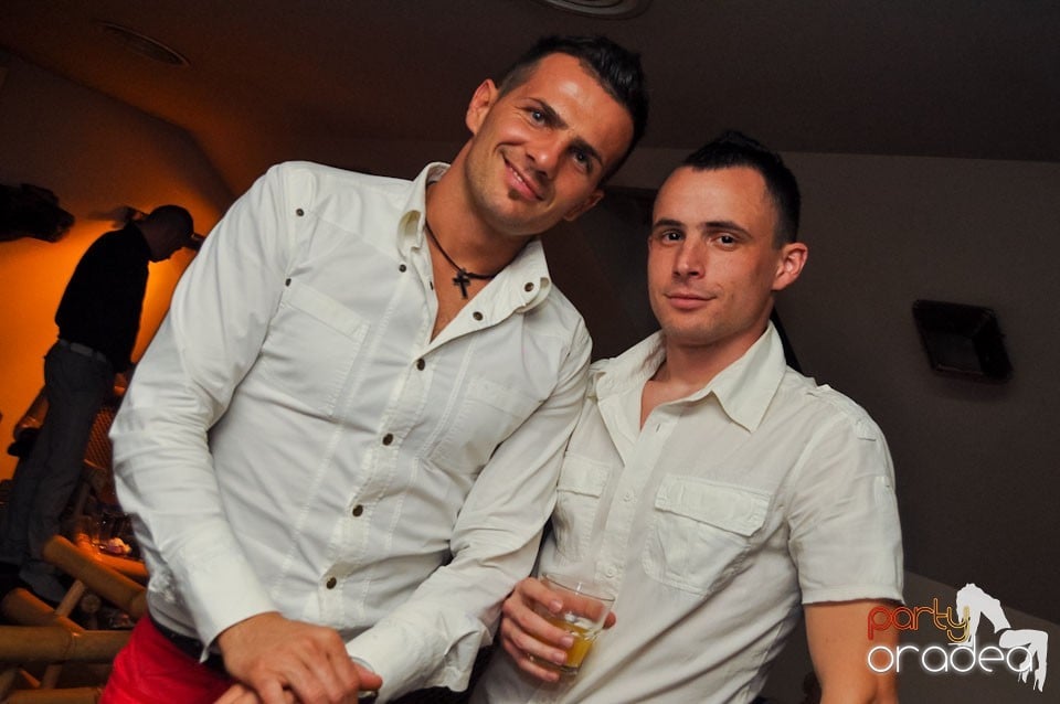 Petrecere de Paşti în Zulu Caffe, Zulu Caffe