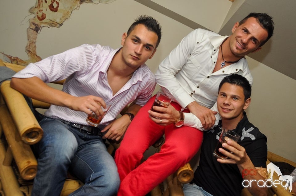 Petrecere de Paşti în Zulu Caffe, Zulu Caffe