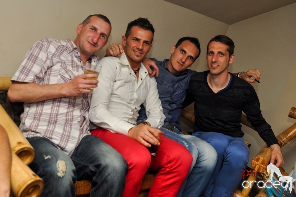 Petrecere de Paşti în Zulu Caffe, Zulu Caffe