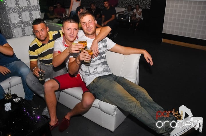 Petrecere de Petrecere în Life Club, 