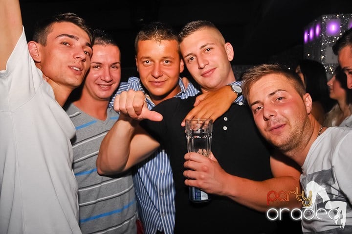 Petrecere de Petrecere în Life Club, 