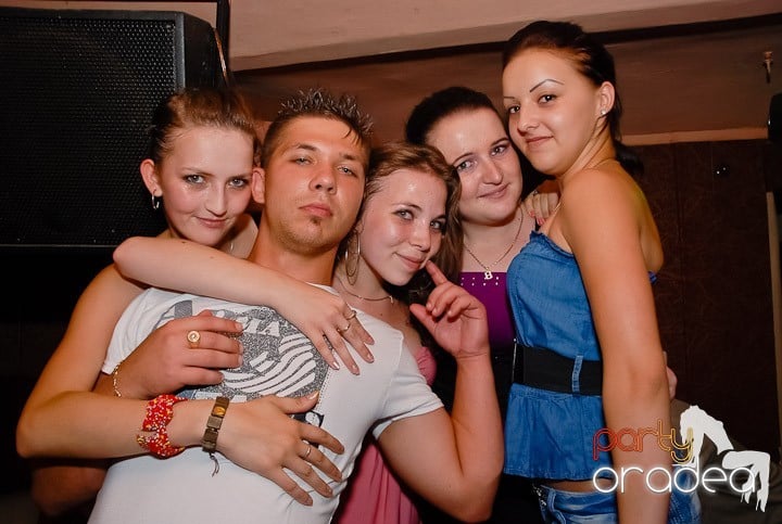 Petrecere de sfârşit de săptămână în Seven, 