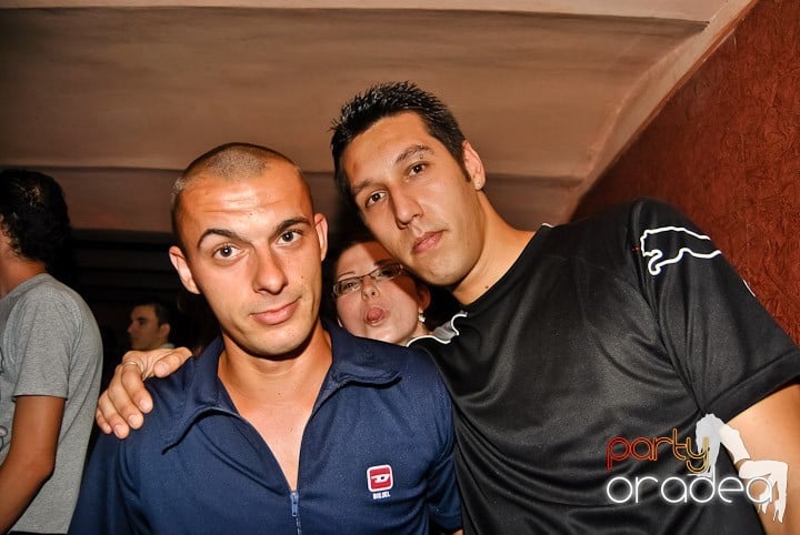 Petrecere de sfârşit de săptămână în Seven, 